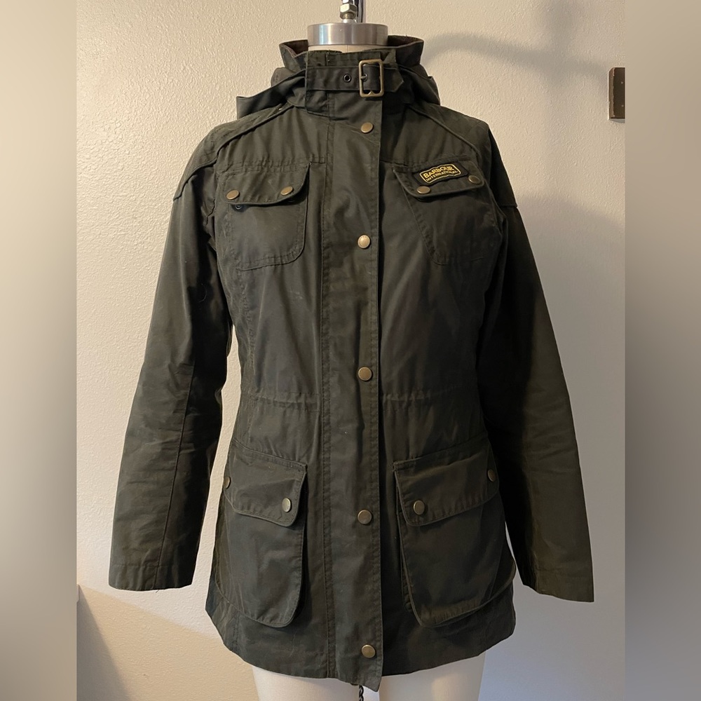 Barbour green women’s waxed cotton jacket with detachable hood. Size UK 8/ US 4